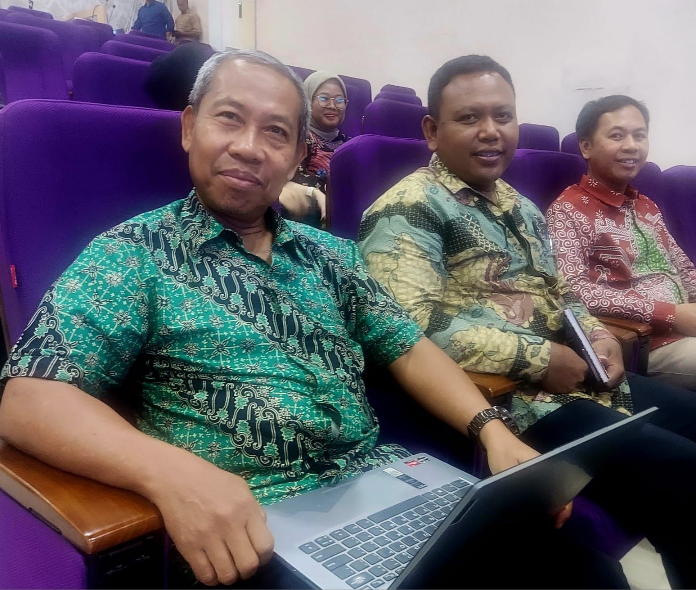 Prof. Hasan Hariri, Ph.D (paling kiri), Koordinator S3 Pendidikan FKIP Universitas Lampung menilai asesor LAMDIK telah mempraktikkan asesmen akreditasi seperti di luar negeri. 